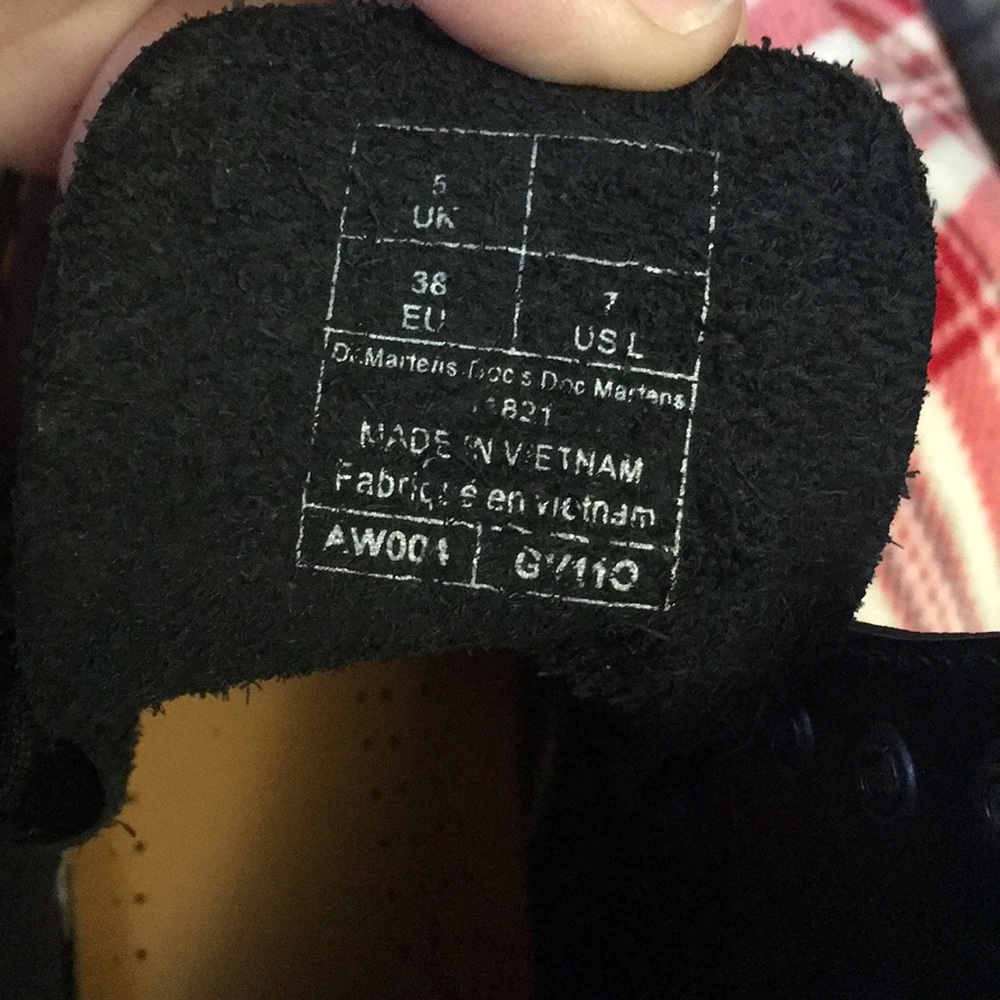 Doc martens barely worn not broken in - Picture 3 of 3